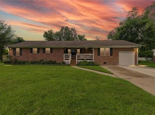 16 Inglewood Dr, Hampton, VA 23666