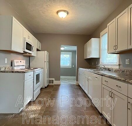 4th image of 6205 Ballard Ave #1
