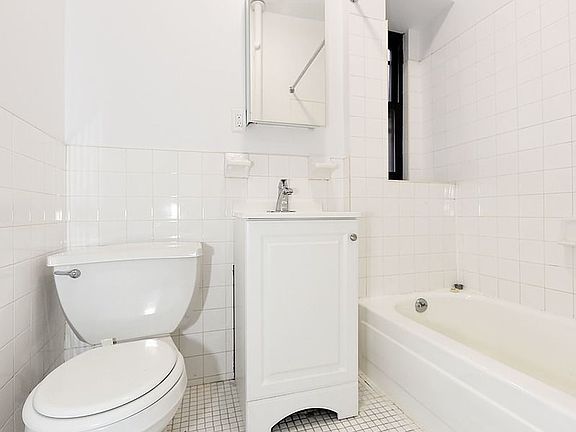 5th image of 25 Jones St APT 5B