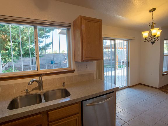 Kitchen & Dining Room