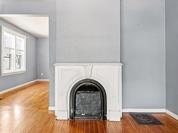 5th image of 1006 E Land PLACE