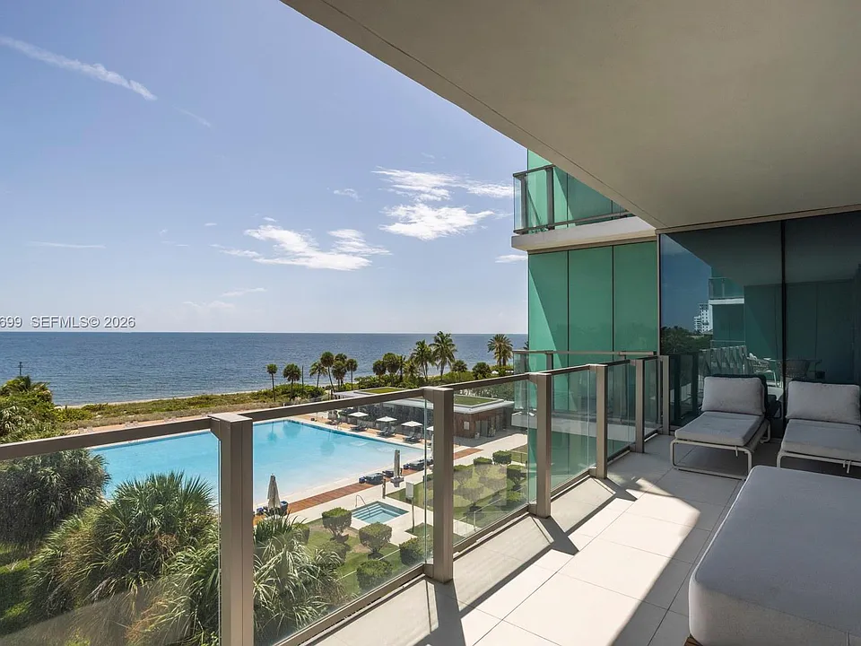 360 Ocean Dr #506S