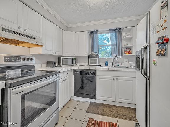 3rd image of 716 Regina Dr