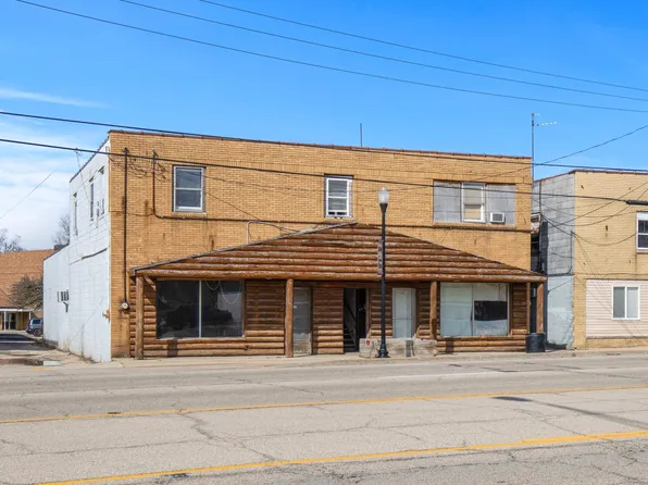 109-111 S Main St, Creve Coeur, IL 61610