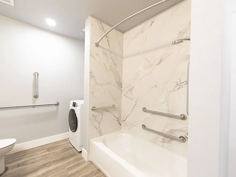 ONE18 West Street Residential — Photo 73