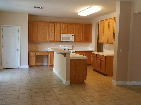 4th image of 2858 Almond St