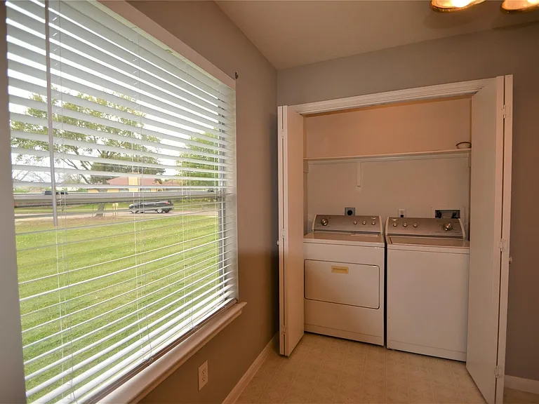5126 Riverwood Dr — Photo 18