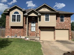 3102 S Meadowlark Ave, Springfield, MO 65807