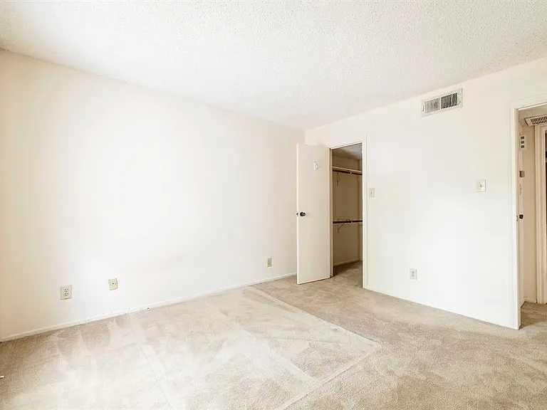 7900 N Stadium Dr #22 — Photo 4