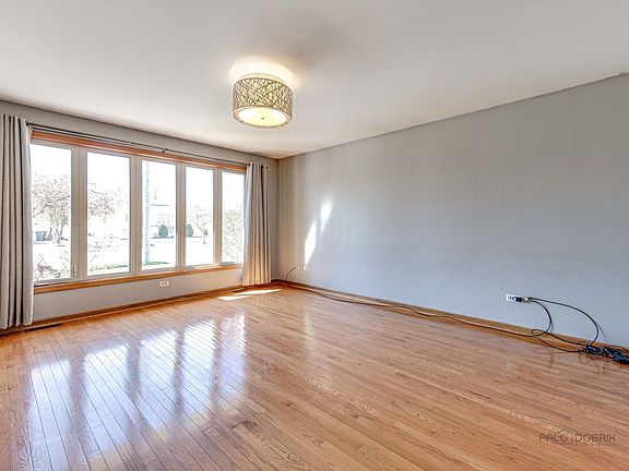 3rd image of 6410 W 89th Pl