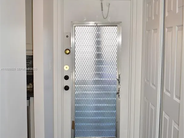 9360 Sunrise Lakes Blvd APT 111, Sunrise, FL 33322