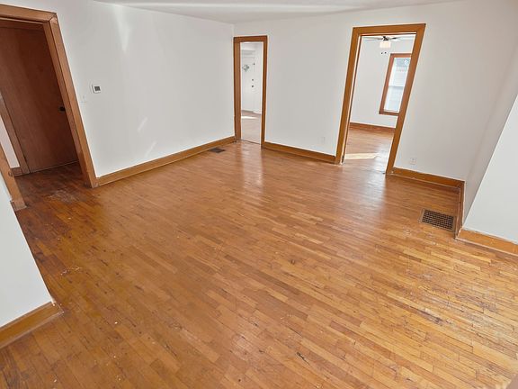 5th image of 337 Garfield Ave APT 2