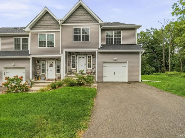 809 Fairway Court, New Windsor, NY 12553