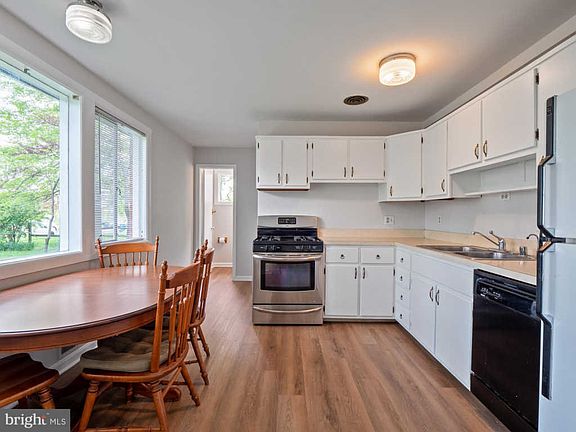4th image of 5531 Hershey Ln