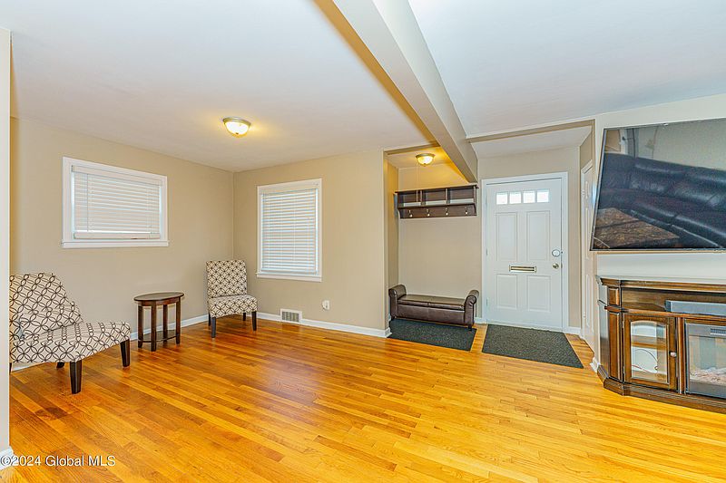 4th image of 101 Van Schoick Avenue