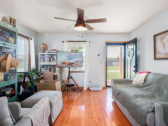 5th image of 305 E Max Dr
