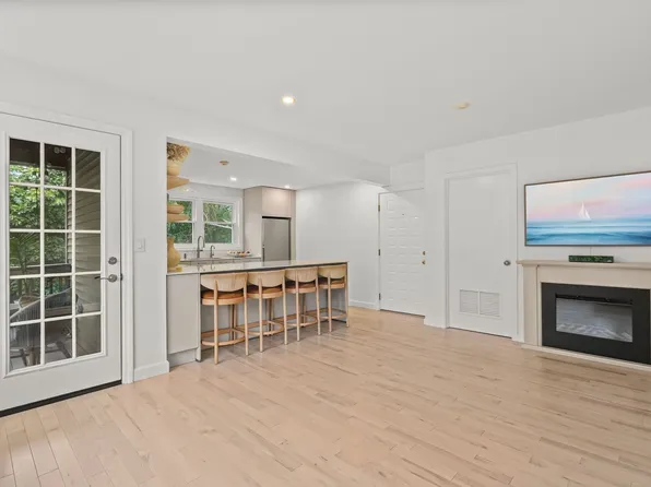 59 Monadnock St APT 1, Dorchester, MA 02125