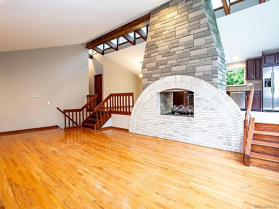 4th image of 225 Stanley Dr