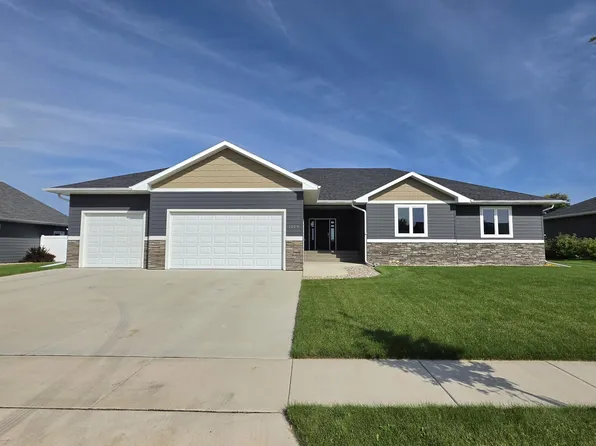 1109 S Montrose St, Aberdeen, SD 57401
