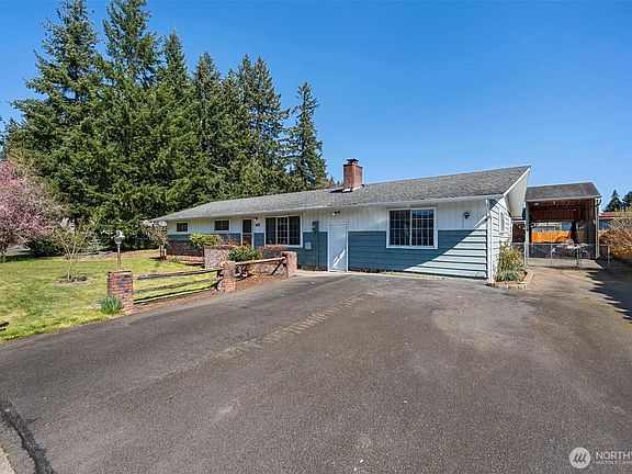 4th image of 812 3rd Avenue NE
