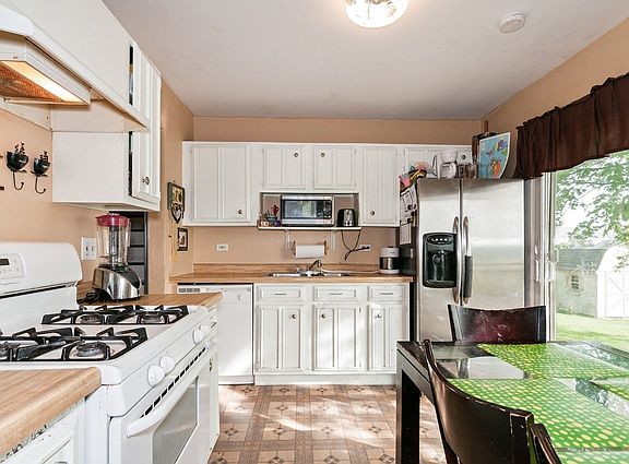 3rd image of 1832 Gregory Ave