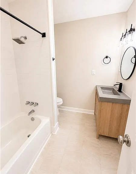 516 W 38th St #1/2 — Photo 8