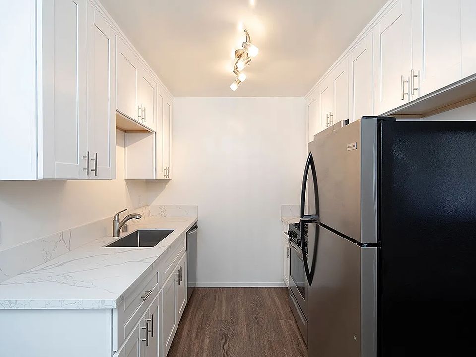 1st image of 925 Thomas Ave #2