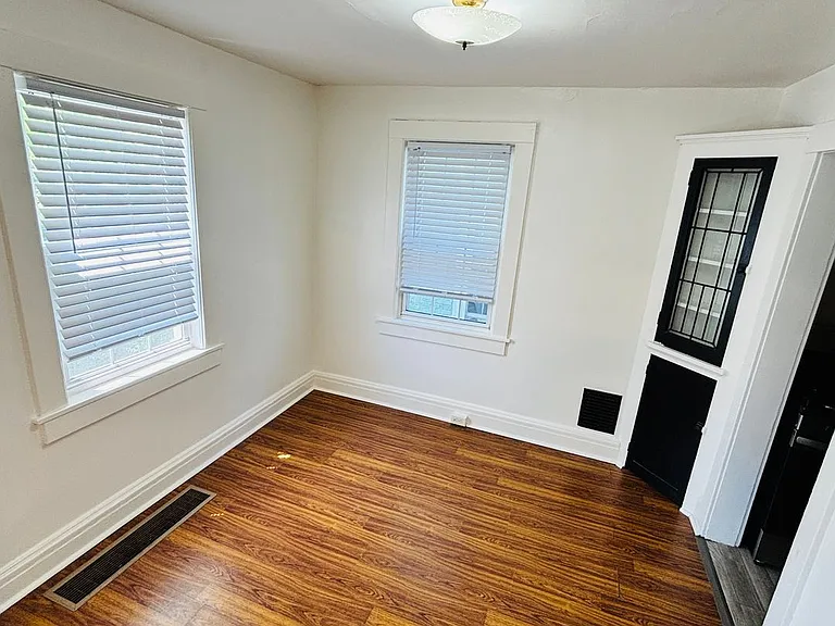 551 Park Pl — Photo 10