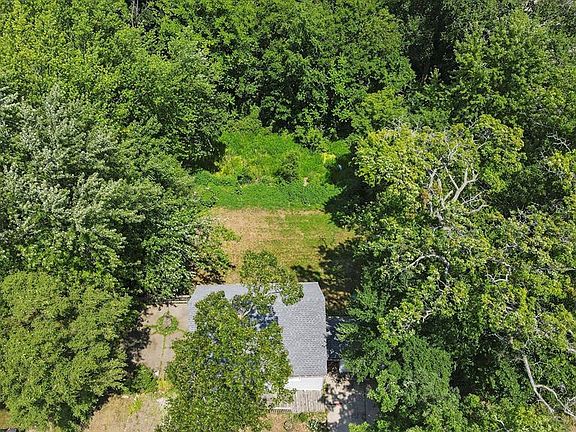 5th image of 405 Lake View Dr