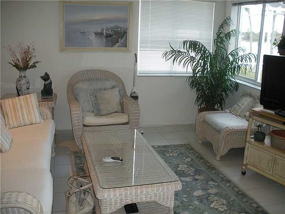 4th image of 1630 Harbour Side Dr