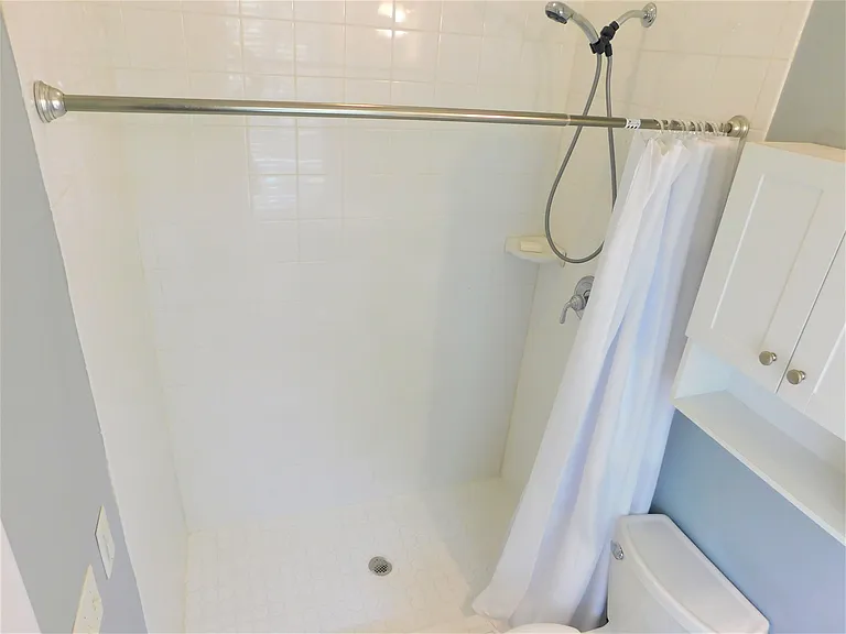 905 16th St #10 — Photo 17