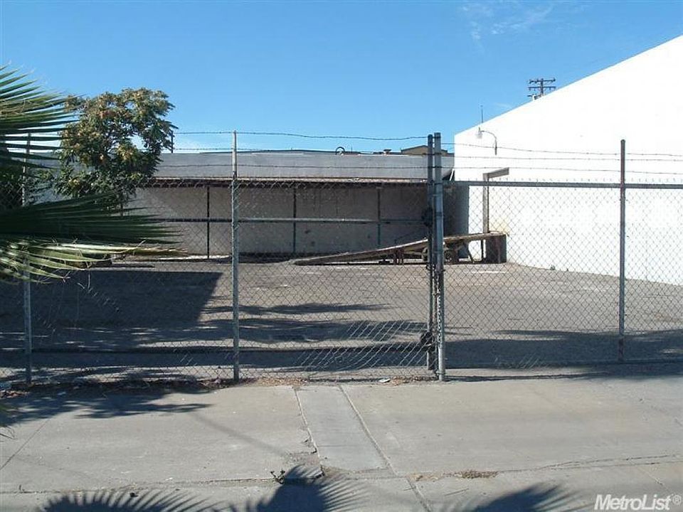 1st image of 845 E Hazelton Ave