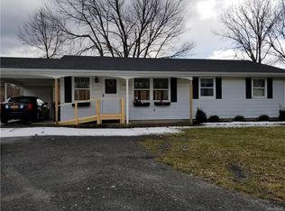 4483 Peet St, Middleport, NY 14105