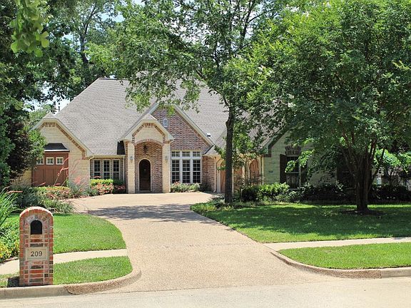 2nd image of 209 Dogwood Lakes Cir