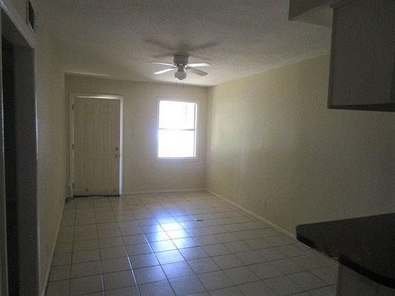 3rd image of 817 S Elm St #4