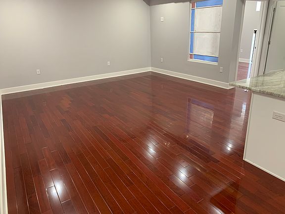 2nd image of 302 Richmond St #16