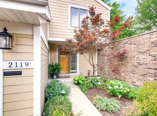 2119 Timber Ln, Wheaton, IL 60189