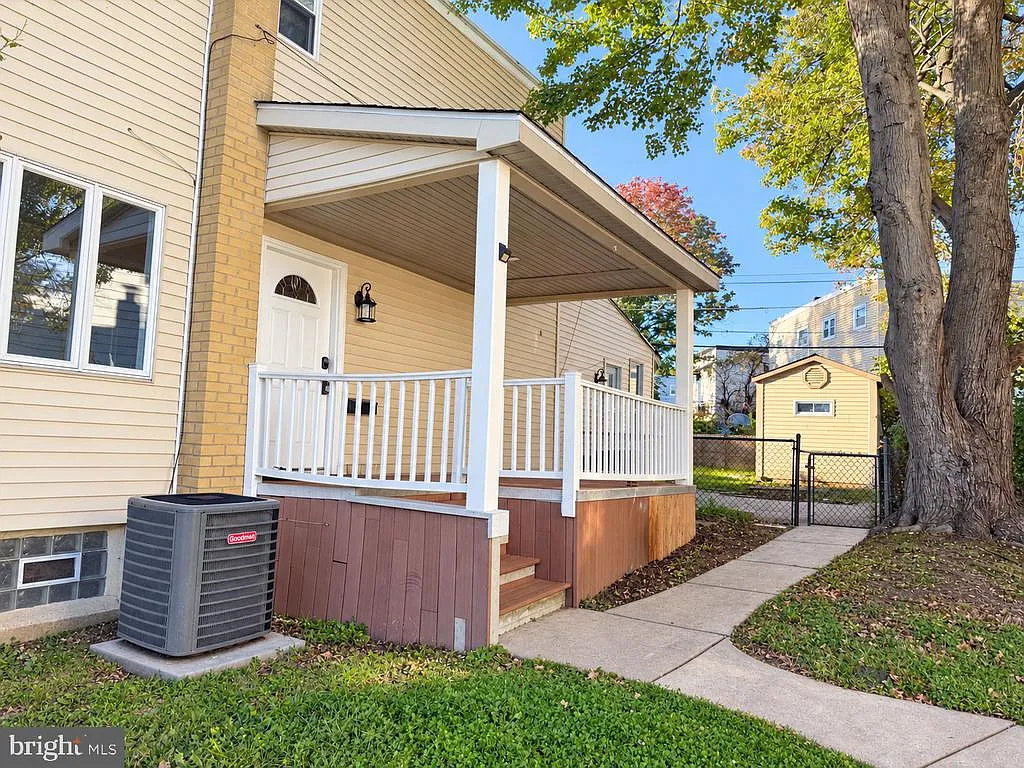 3 bed, 1.5 bath, 1560 sqft, $3,000 — Photo 4