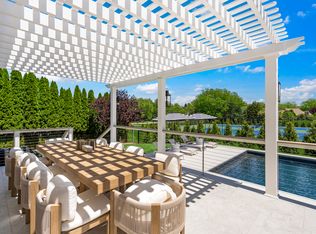 4 Carriage Ln, Southampton, NY 11968