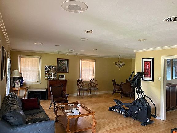 5th image of 811 Jewel St