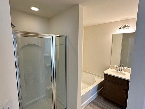 2nd image of 5863 Greystone Dr