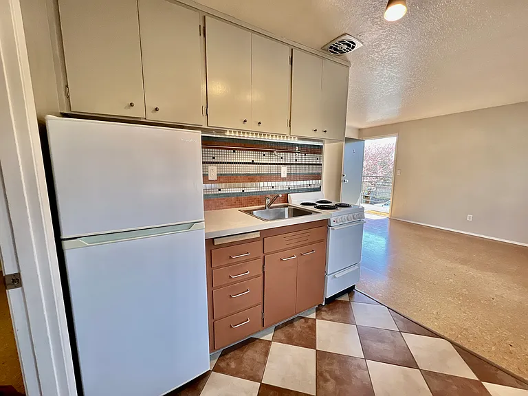 2326 W Thurman St — Photo 7