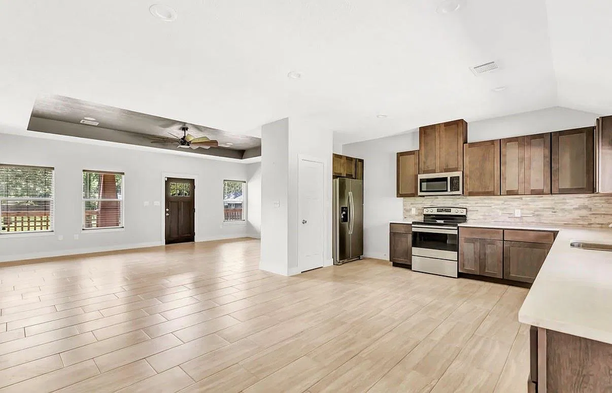 3 bed, 2.0 bath, 1809 sqft, $2,000 — Photo 3
