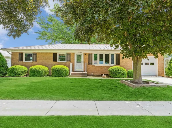 312 1st Ave, De Witt, IA 52742