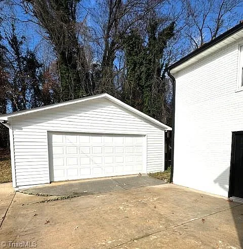 2062 K Court Ave — Photo 2