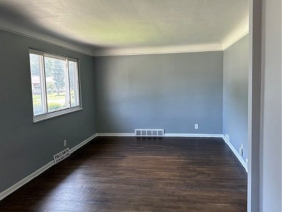 5th image of 4672 Beechgrove Ave