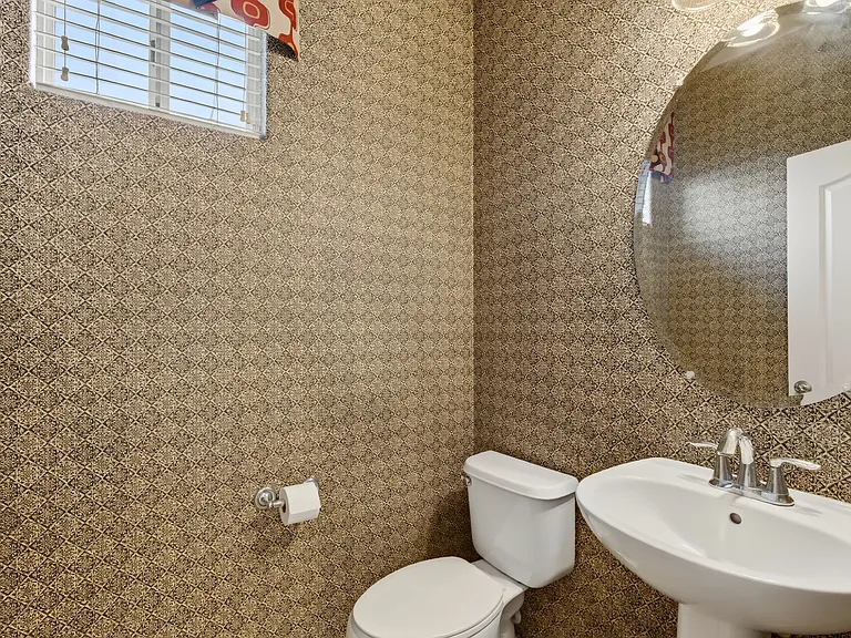 12034 W Polk St — Photo 48