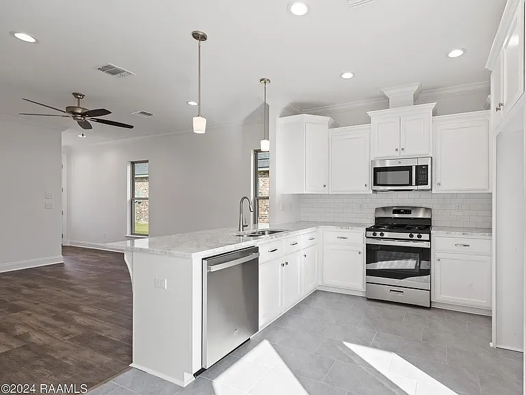 120 Sojourner Dr — Photo 7