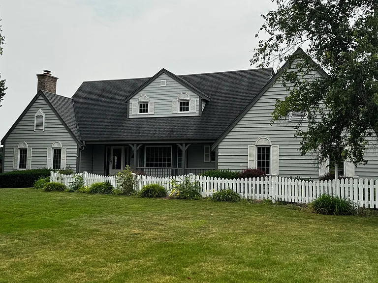 Laura Ln — Photo 1