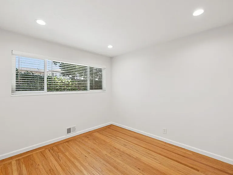 815 Roble Ave — Photo 9